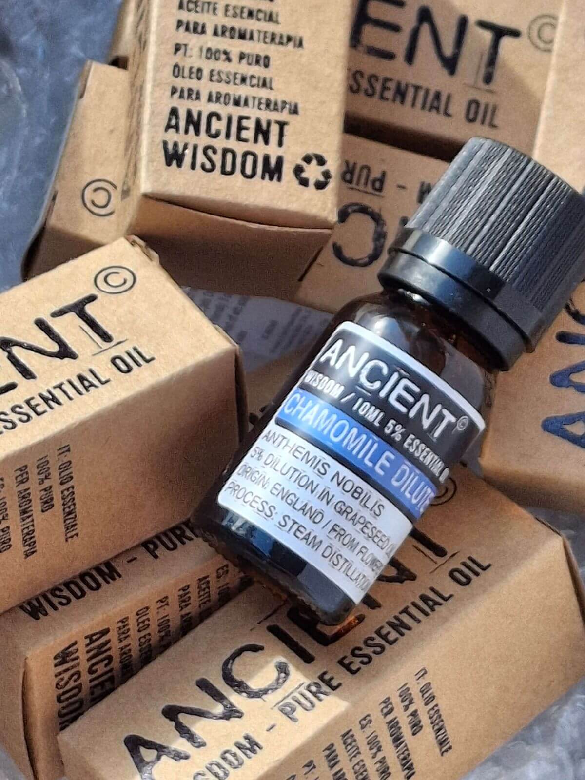 Olio essenziale di Camomilla Romana diluita al 5%  in olio di vinaccioli Ancient Wisdom – flacone da 10ml per aromaterapia 