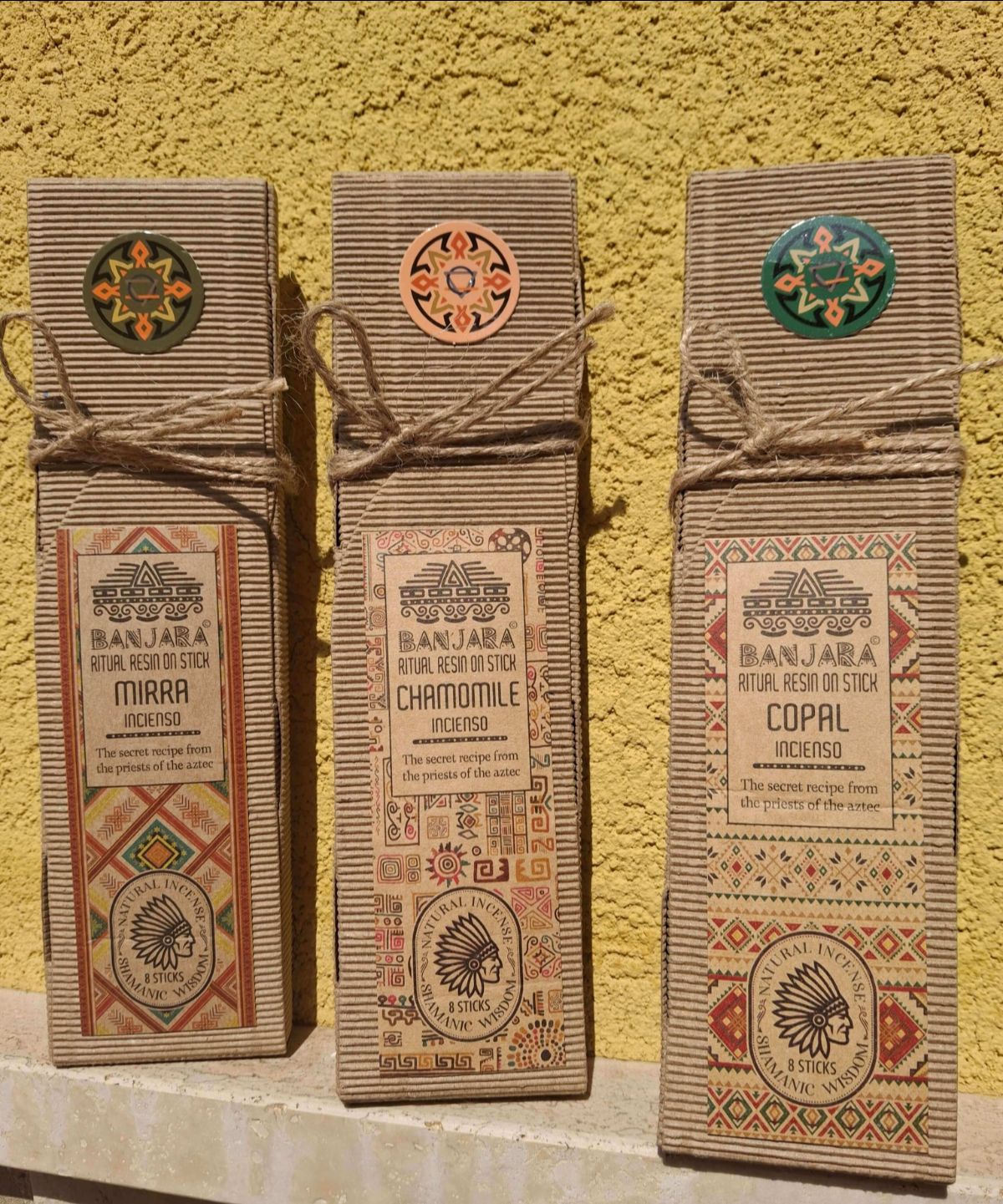 Incenso resina su bastoncino per rituali – Mirra, Camomilla e Copale – 8 bastoncini per confezione, produzione artigianale indiana